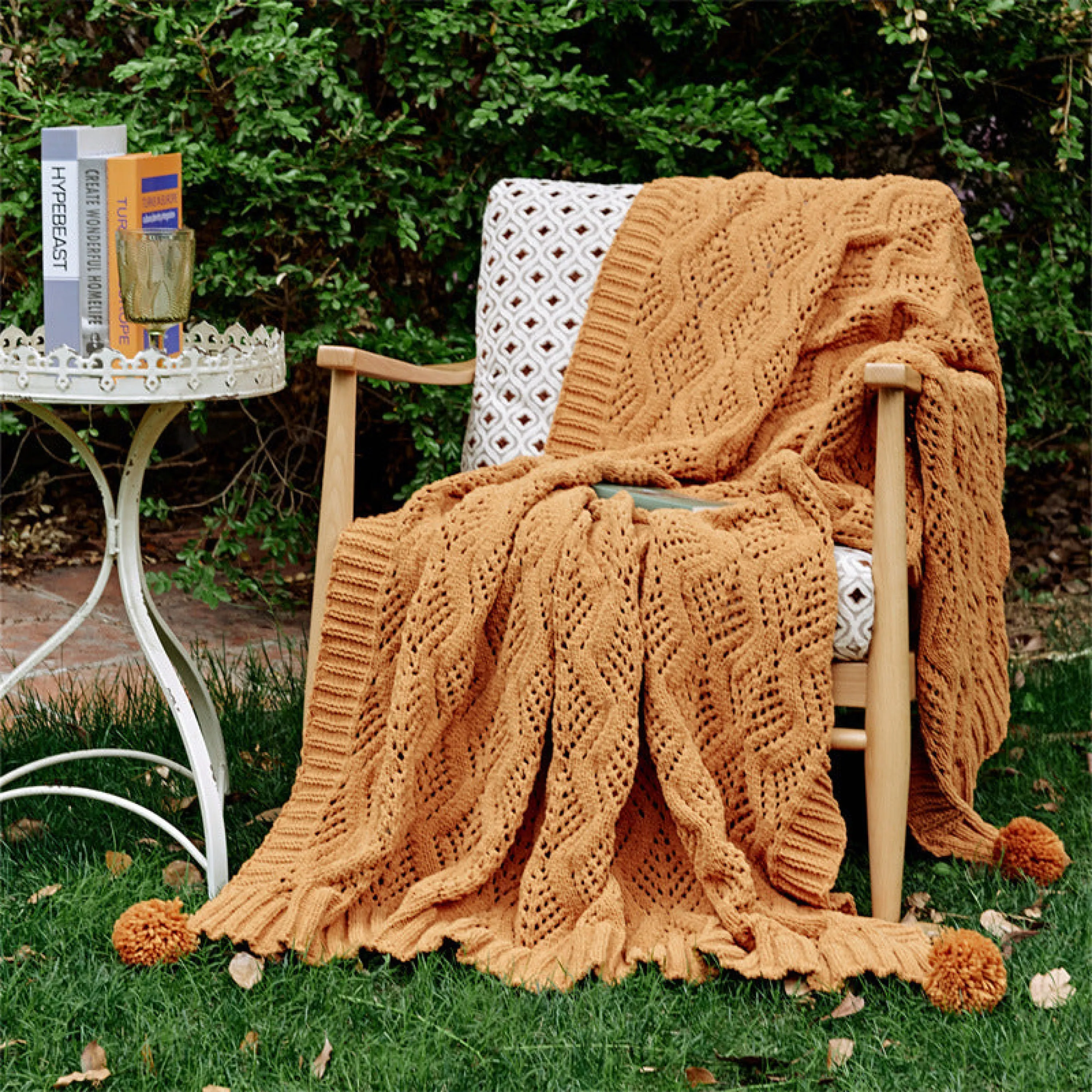 Cozy Knit Pom Pom Blanket / White   Orange