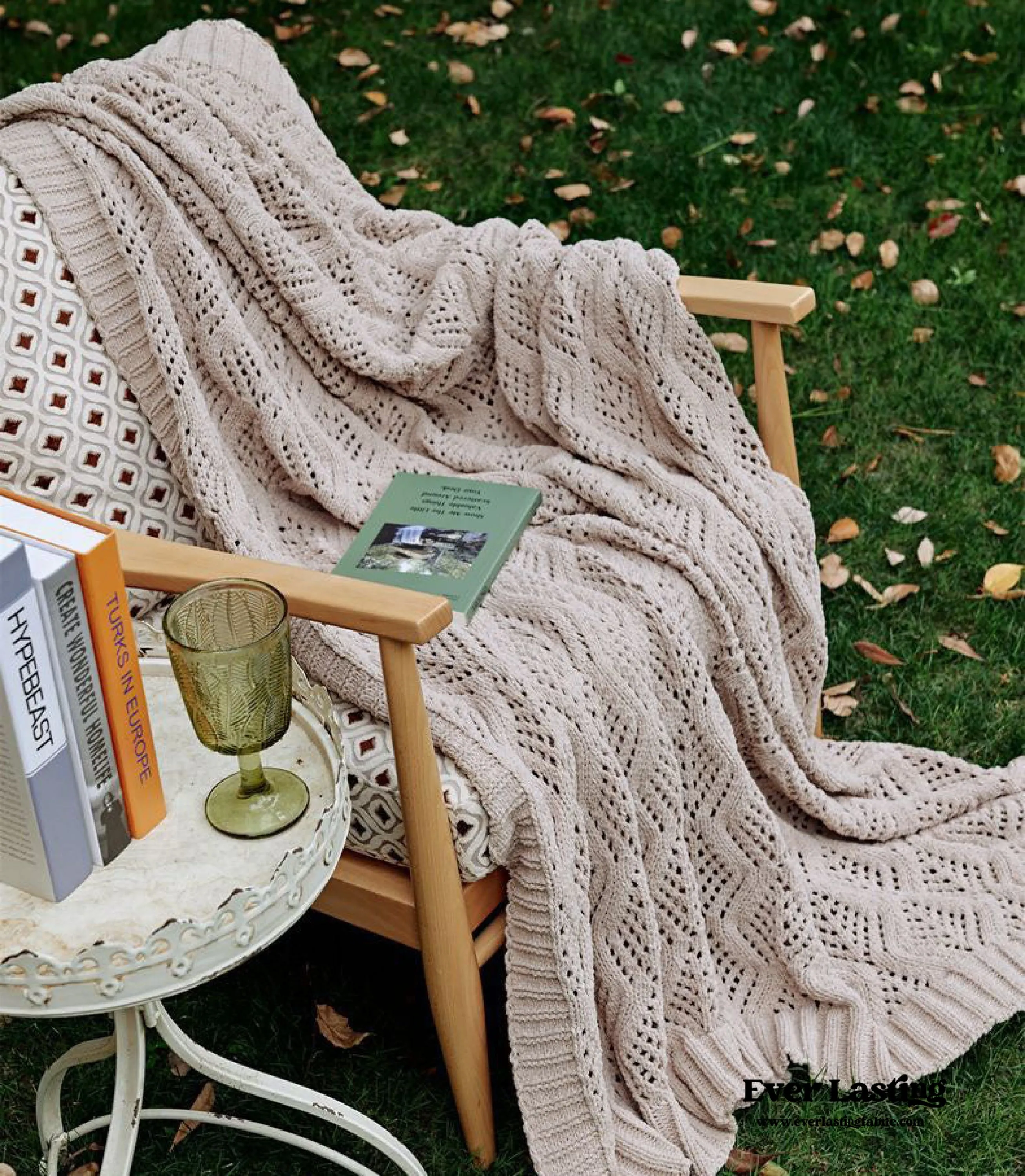 Cozy Knit Pom Pom Blanket / White   Orange