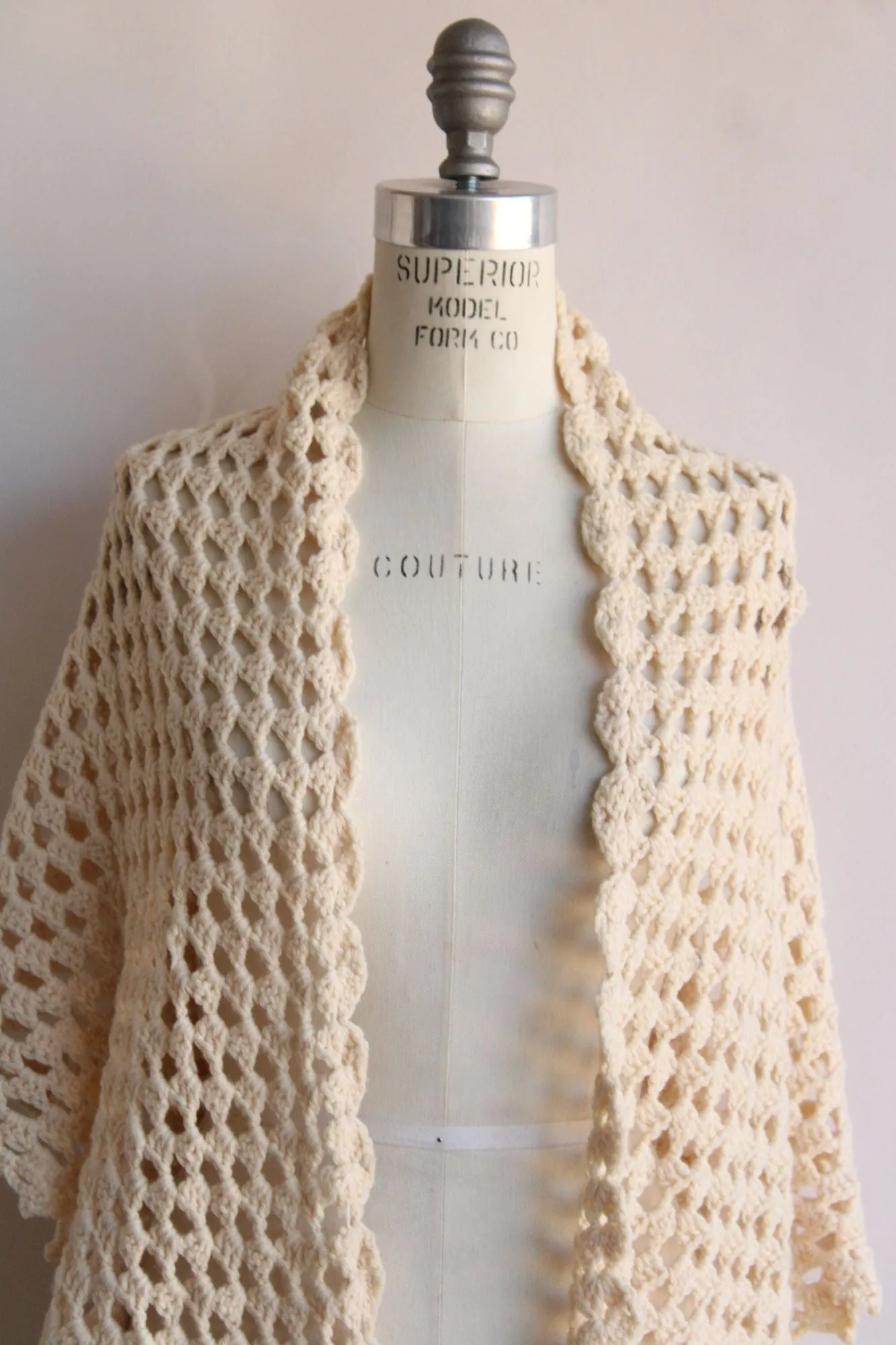 Vintage 1960s 1970s Ivory Knit Shawl