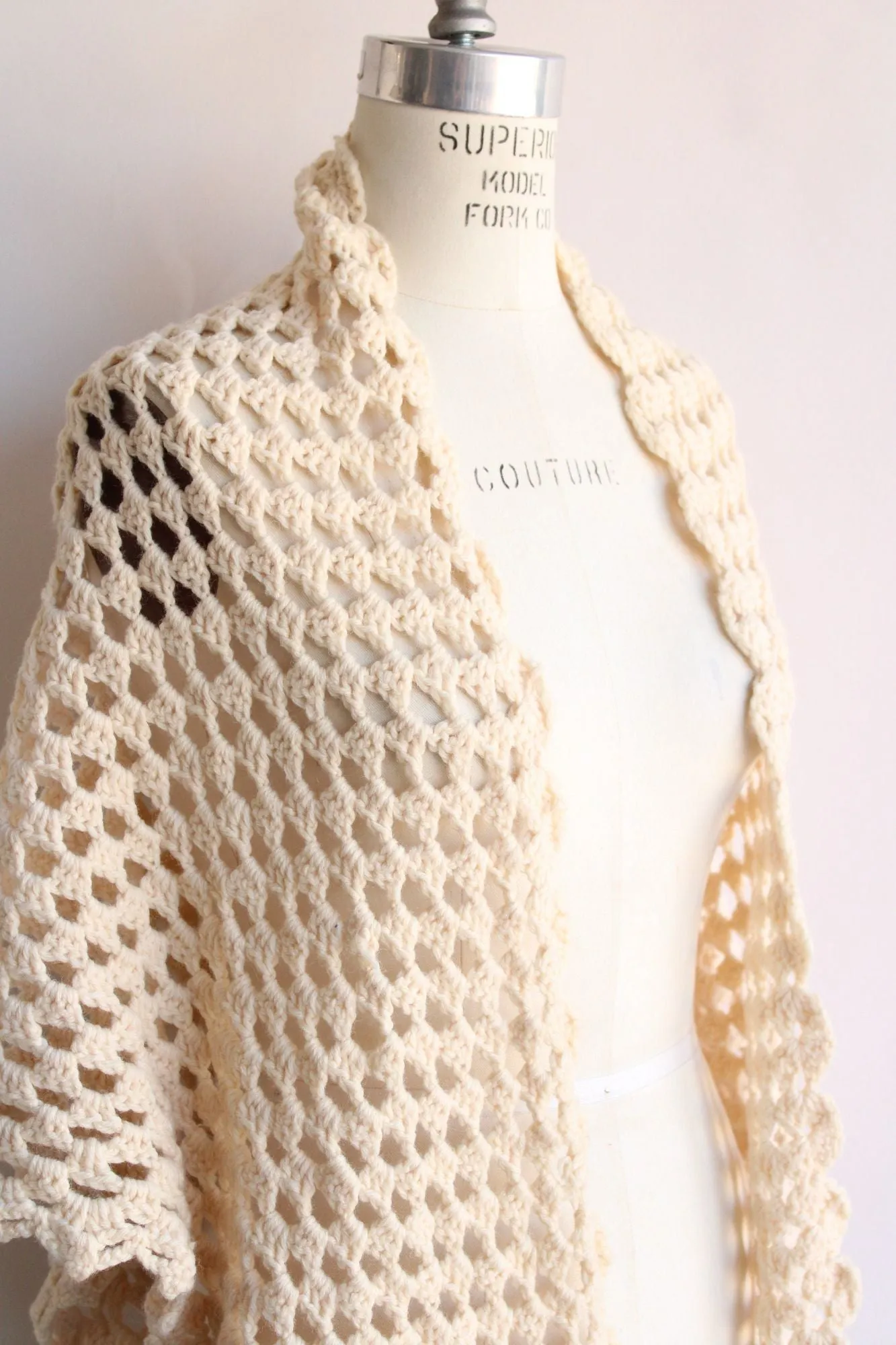 Vintage 1960s 1970s Ivory Knit Shawl